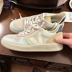 Veja V-10 Multicolored Sneakers